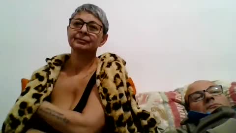 Snapshot of cuplu4346529860 chatting on 12/15/24, 07:42 couple online show from 12/15/24, 07:42