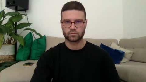 Snapshot of curiousnesssssss chatting on 10/28/25, 01:47 curiousnesssssss online show from 10/28/25, 01:47