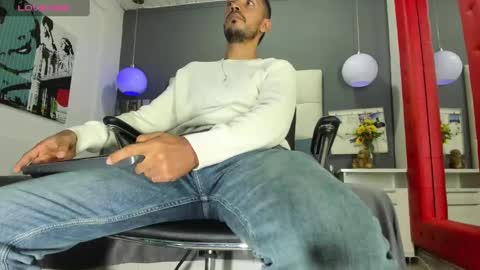 Snapshot of curiousskinny3 chatting on 02/16/25, 01:05 --Yeison-- online show from 02/16/25, 01:05