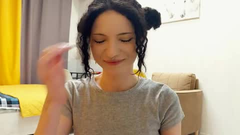 Kira online show from 05/01/26, 11:31