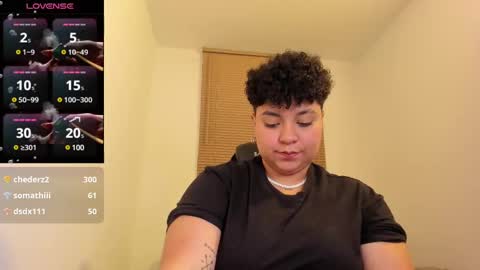 Snapshot of curly_cam_queen chatting on 03/11/25, 01:16 Bruna online show from 03/11/25, 01:16