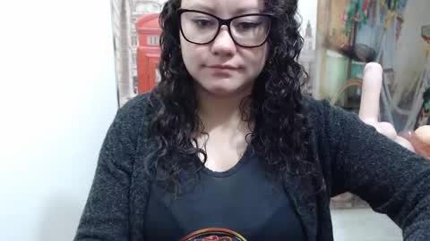 Vannesa online show from 10/20/25, 06:52