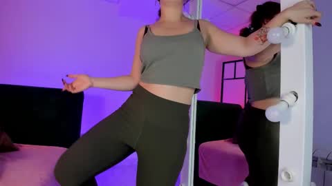 Snapshot of curly_vixen chatting on 09/19/25, 06:37 Vixen Please click followww 3333 online show from 09/19/25, 06:37