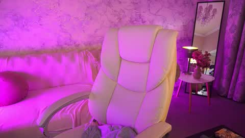 Snapshot of curlycandyxx chatting on 10/09/25, 02:37 curlycandyxx online show from 10/09/25, 02:37