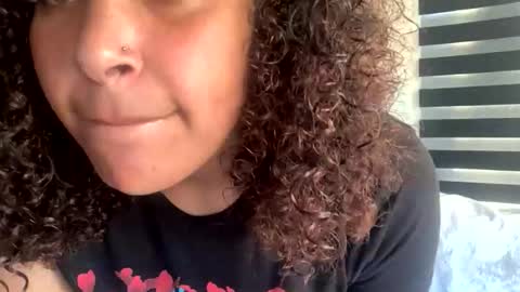 Snapshot of curlygoddess777 chatting on 10/20/25, 07:03 curlygoddess777 online show from 10/20/25, 07:03