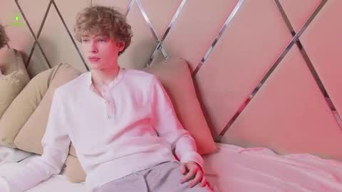 Snapshot of curlytwinkboy chatting on 05/23/26, 05:45 KEVIN online show from 05/23/26, 05:45