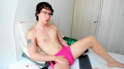 Snapshot of curlyytwink chatting on 07/03/26, 03:18 Noah online show from 07/03/26, 03:18