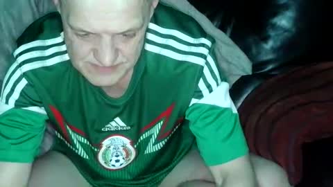 curvelover1977 online show from 02/20/26, 10:21