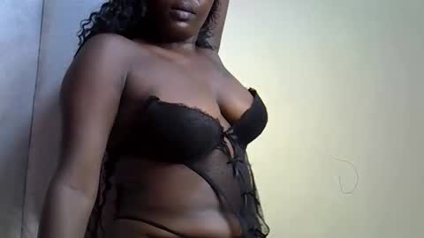 curvy_godess5 online show from 11/18/25, 04:06