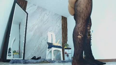 ISABEL online show from 04/17/26, 02:25