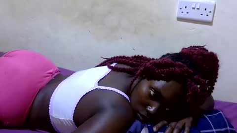Snapshot of curvy_queen12 chatting on 07/13/26, 07:33 curvy_queen12 online show from 07/13/26, 07:33