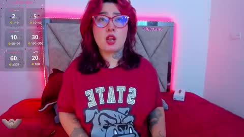 Snapshot of curvybaddie chatting on 02/12/25, 11:51 A online show from 02/12/25, 11:51