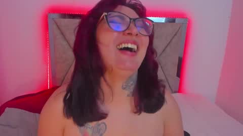 Snapshot of curvybaddie chatting on 03/07/25, 12:12 A online show from 03/07/25, 12:12