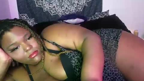 Snapshot of curvybcelinemixe chatting on 02/13/25, 12:13 Cline online show from 02/13/25, 12:13