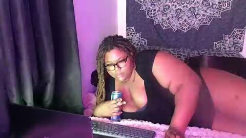 Snapshot of curvybcelinemixe chatting on 02/20/25, 03:34 Cline online show from 02/20/25, 03:34