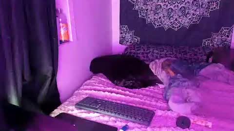 Snapshot of curvybcelinemixe chatting on 02/20/25, 06:39 Cline online show from 02/20/25, 06:39