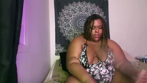 Snapshot of curvybcelinemixe chatting on 02/25/25, 05:41 Cline online show from 02/25/25, 05:41