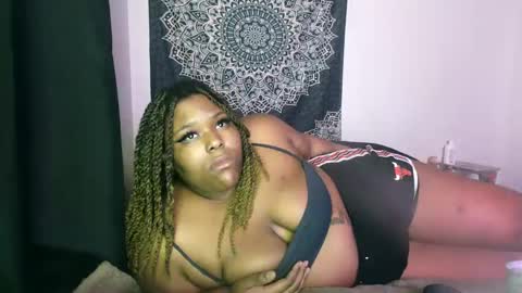 Snapshot of curvybcelinemixe chatting on 02/26/25, 02:37 Cline online show from 02/26/25, 02:37