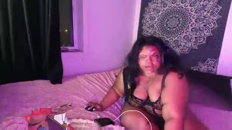 Snapshot of curvybcelinemixe chatting on 03/12/25, 01:25 Cline online show from 03/12/25, 01:25