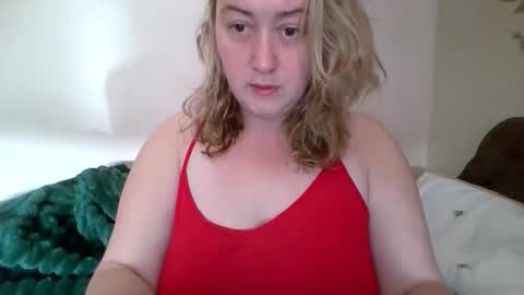 Snapshot of curvyblond20 chatting on 06/08/26, 05:24 curvyblond20 online show from 06/08/26, 05:24