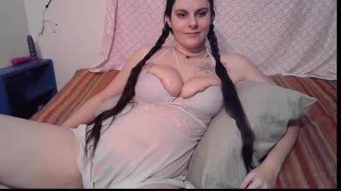 Snapshot of curvygamerceline chatting on 12/08/24, 01:56 Celine Fawe online show from 12/08/24, 01:56