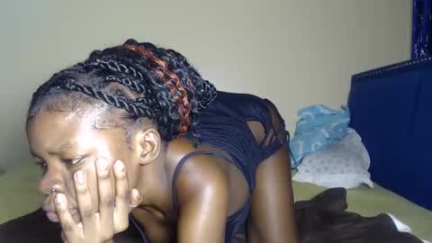 Snapshot of curvyjoan chatting on 11/12/25, 10:04 curvyjoan online show from 11/12/25, 10:04