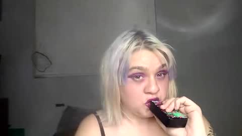 Snapshot of curvylucifinaxxx chatting on 02/15/25, 04:36 Lucifina ganja kittens online show from 02/15/25, 04:36