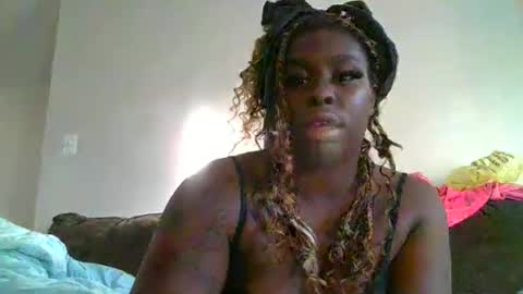 Snapshot of curvyychocolate chatting on 12/31/24, 10:45 curvyychocolate online show from 12/31/24, 10:45