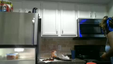 Snapshot of curvyychocolate chatting on 01/19/25, 10:17 curvyychocolate online show from 01/19/25, 10:17