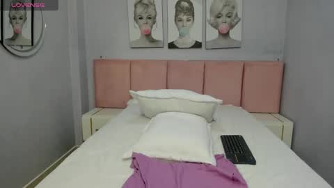 Snapshot of cute__emma chatting on 12/27/24, 01:32 online show from 12/27/24, 01:32