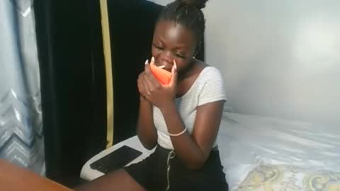 Snapshot of cute_angel11 chatting on 09/15/25, 12:32 angel online show from 09/15/25, 12:32