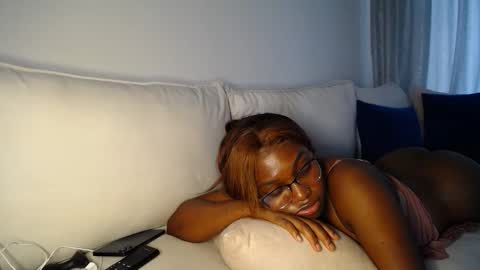 Snapshot of cute_ass18 chatting on 04/18/26, 10:41 Liya online show from 04/18/26, 10:41