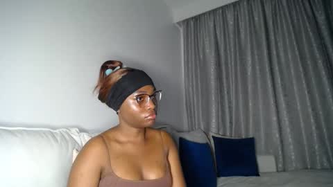 Snapshot of cute_ass18 chatting on 04/23/26, 02:24 Liya online show from 04/23/26, 02:24