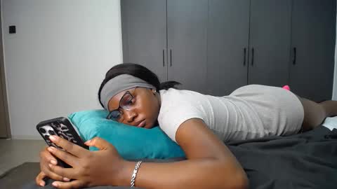 Snapshot of cute_ass18 chatting on 04/29/26, 05:30 Liya online show from 04/29/26, 05:30