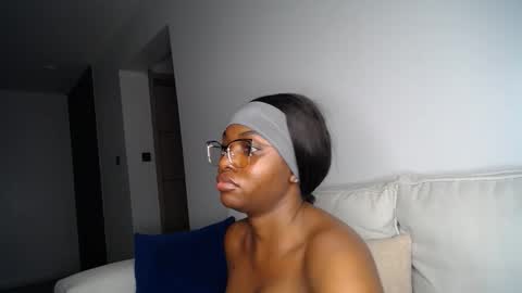 Snapshot of cute_ass18 chatting on 04/30/26, 07:09 Liya online show from 04/30/26, 07:09
