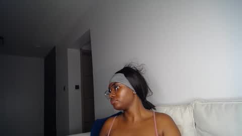 Snapshot of cute_ass18 chatting on 04/30/26, 08:57 Liya online show from 04/30/26, 08:57