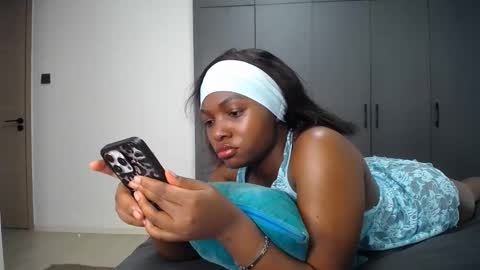 Snapshot of cute_ass18 chatting on 05/02/26, 08:08 Liya online show from 05/02/26, 08:08