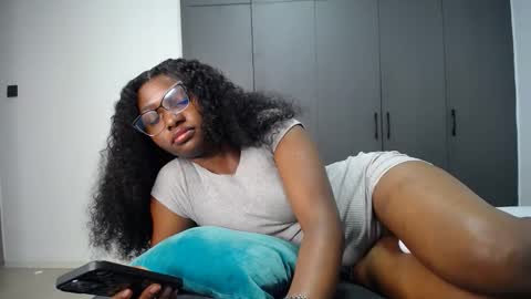 Snapshot of cute_ass18 chatting on 05/17/26, 05:53 Liya online show from 05/17/26, 05:53