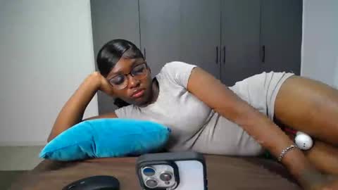 Snapshot of cute_ass18 chatting on 06/15/26, 09:00 Liya online show from 06/15/26, 09:00