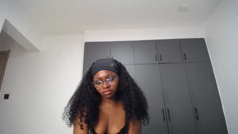 Snapshot of cute_ass18 chatting on 06/17/26, 08:06 Liya online show from 06/17/26, 08:06