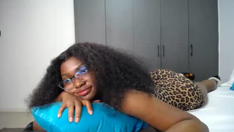 Snapshot of cute_ass18 chatting on 07/07/26, 01:19 Liya online show from 07/07/26, 01:19