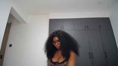 Snapshot of cute_ass18 chatting on 07/07/26, 09:35 Liya online show from 07/07/26, 09:35