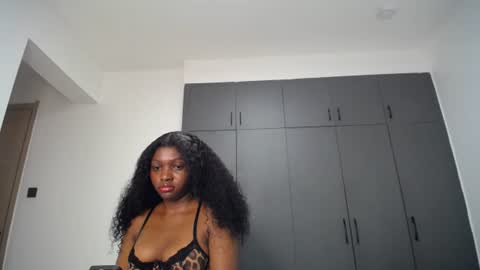 Snapshot of cute_ass18 chatting on 07/08/26, 12:59 Liya online show from 07/08/26, 12:59