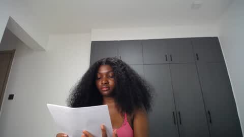 Snapshot of cute_ass18 chatting on 07/12/26, 01:40 Liya online show from 07/12/26, 01:40