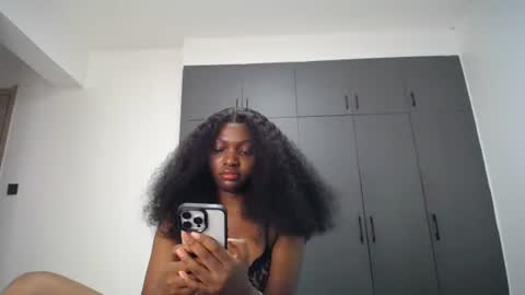 Snapshot of cute_ass18 chatting on 07/14/26, 01:30 Liya online show from 07/14/26, 01:30