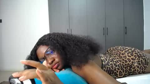 Snapshot of cute_ass18 chatting on 07/14/26, 02:05 Liya online show from 07/14/26, 02:05