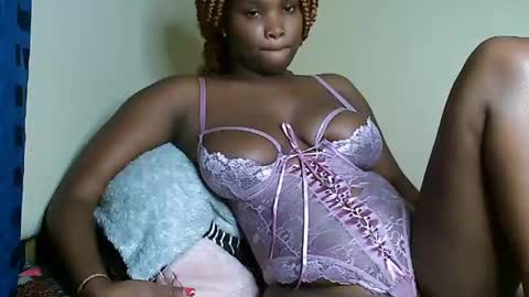 Snapshot of cute_beb2 chatting on 01/28/25, 11:38 V EE online show from 01/28/25, 11:38