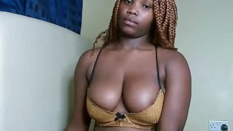 Snapshot of cute_beb2 chatting on 02/21/25, 01:44 V EE online show from 02/21/25, 01:44