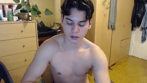 Snapshot of cute_boy859 chatting on 12/31/24, 08:02 Tomas online show from 12/31/24, 08:02