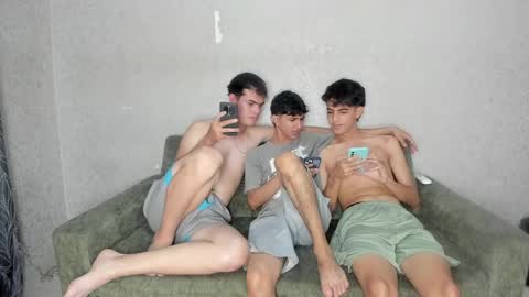 Snapshot of cute_boys18 chatting on 05/14/26, 07:31 ARTURO-18 MATIAS-18 NIKOLAY-19 HADES-18 GABO-19 online show from 05/14/26, 07:31